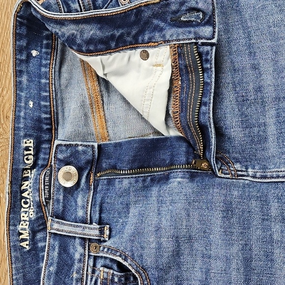 American Eagle Super Stretch Medium Wash Distressed Denim Frayed Hem Mini Skirt - Picture 6 of 15